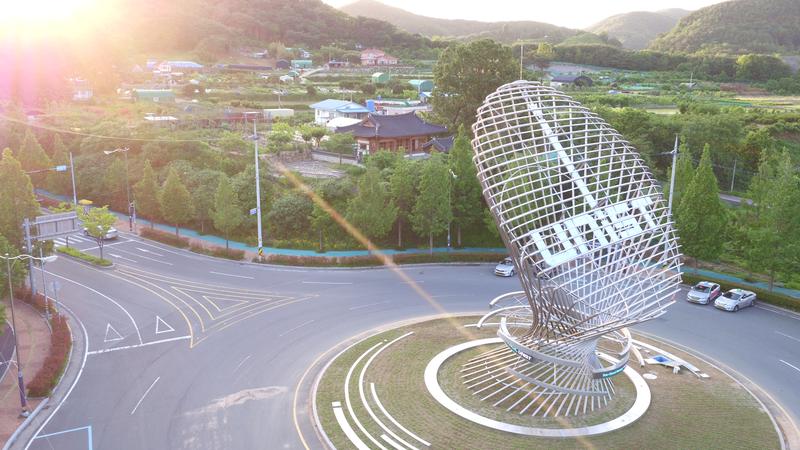 또 하나의 공업탑(工業塔)